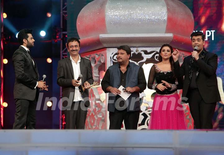 Parineeti, Tigmanshu Dhulia and Raju Hirani at AIBA Awards with The Hosts Karan and Manish Paul