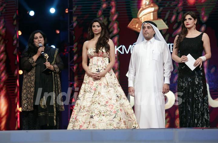 Daisy Shah and Zarine khan at AIBA Awards