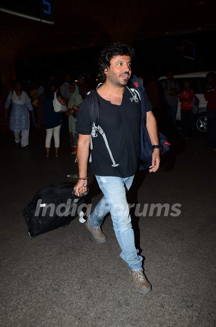 Vikas Bahl was snapped at Airport while leaving for IIFA 2015