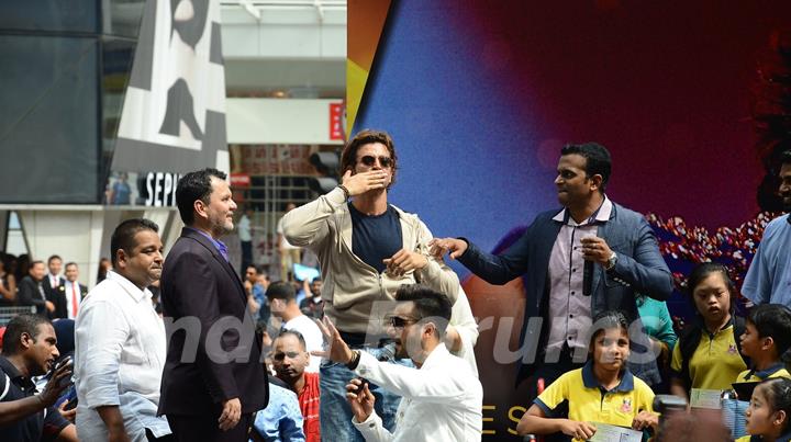 Hrithik Roshan waves to the fans at Pavillion Mall in Malaysia