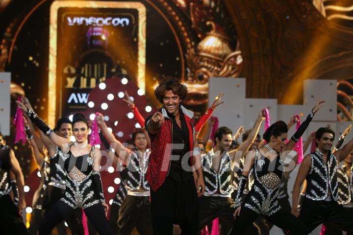 Hrithik Roshan performs at IIFA 2015 Day 2