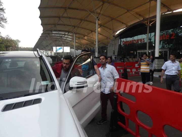 Salman Khan Snapped at Airport