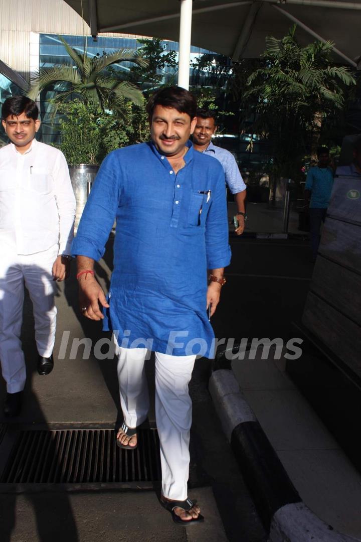 Manoj Tiwari Snapped at Airport