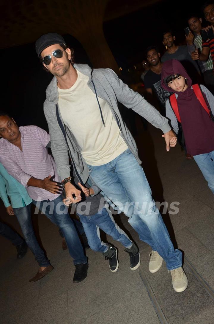 Hrithik Roshan leaves with kids for South Africa