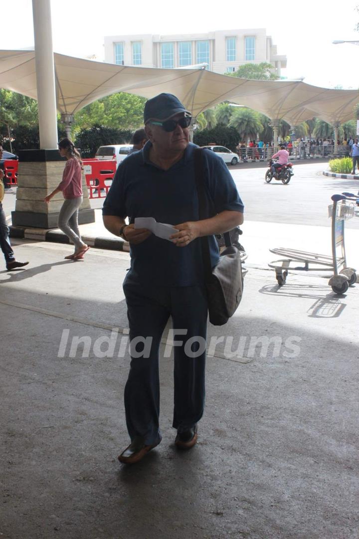 Rishi Kapoor Snapped at Airport