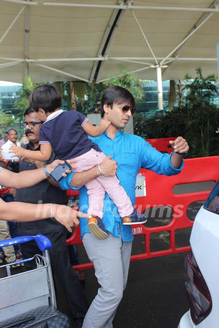 Vivek Oberoi Snapped at Airport