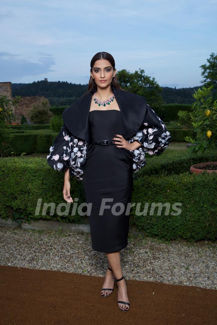 Sonam Kapoor Unveils Jewellry Collection at Villa Di Maiano in Florence!