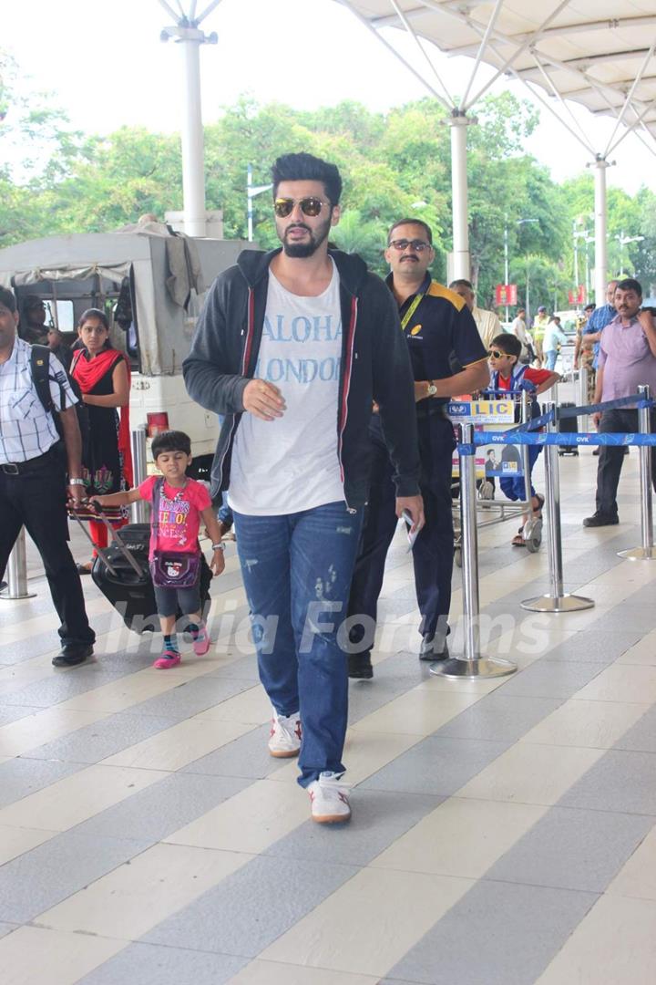 Arjun Kapoor Snapped at Airport