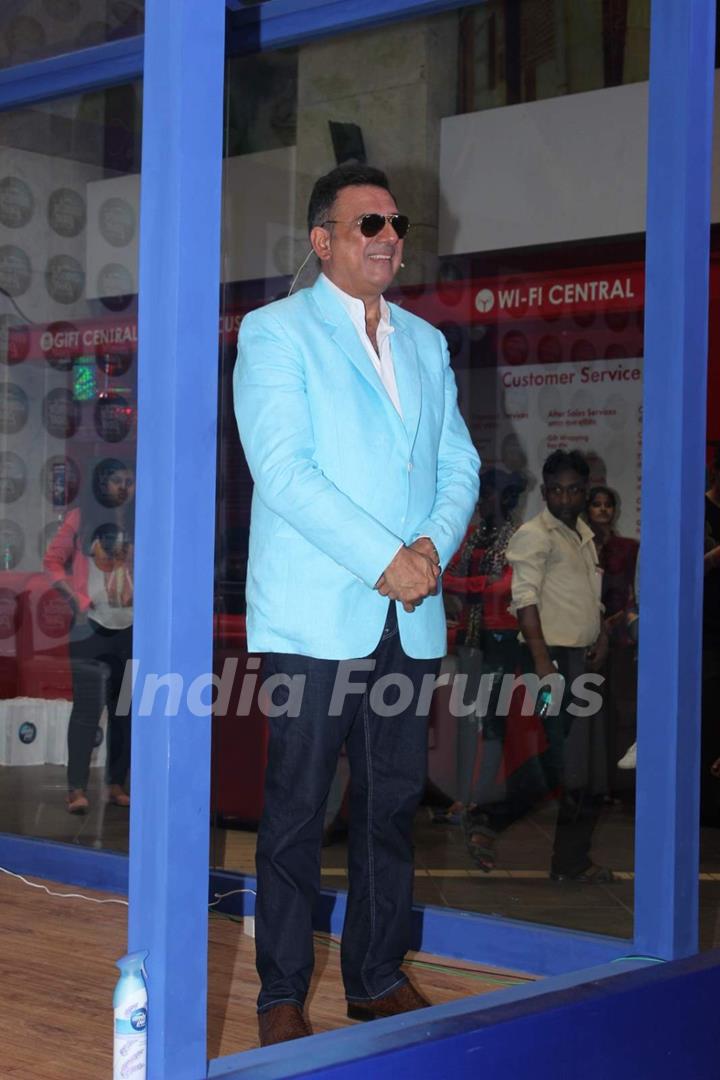 Boman Irani in Salman's Bodyguard Pose at Ambi Pur Event