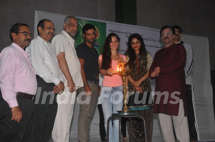 Elli Avram and Madhoo Shah Celebrate International Yoga Day!