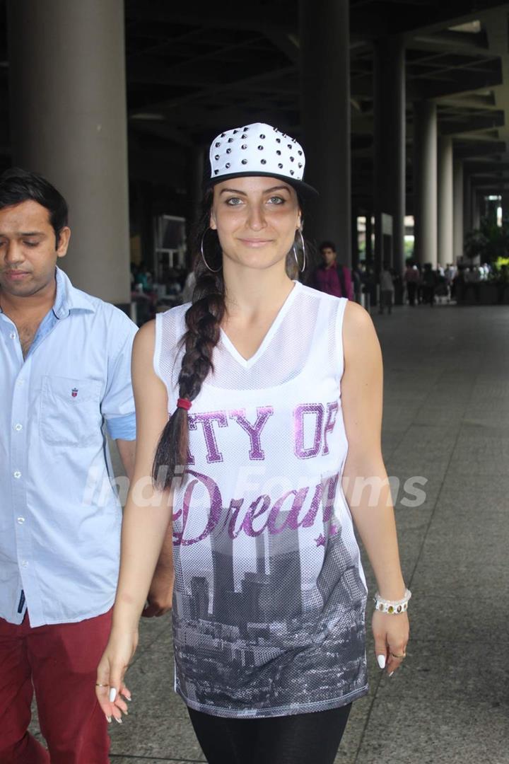 Elli Avram Snapped at Airport