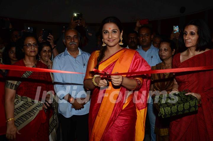 Vidya Balan Inaugurates Craft Exhibition