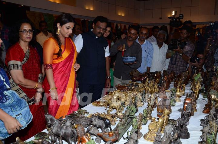 Vidya Balan and Hon'ble Minsiter Vinod Tawde at Craft Exhibition