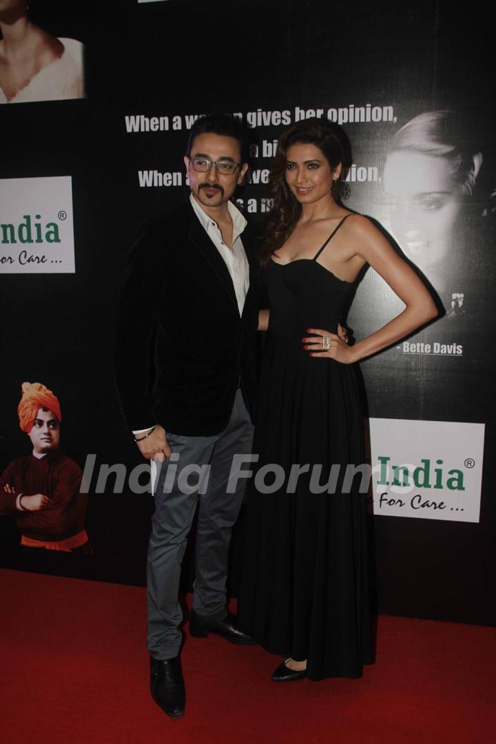 RJ Mantra and Karishma Tanna at MedScapeIndia Awards