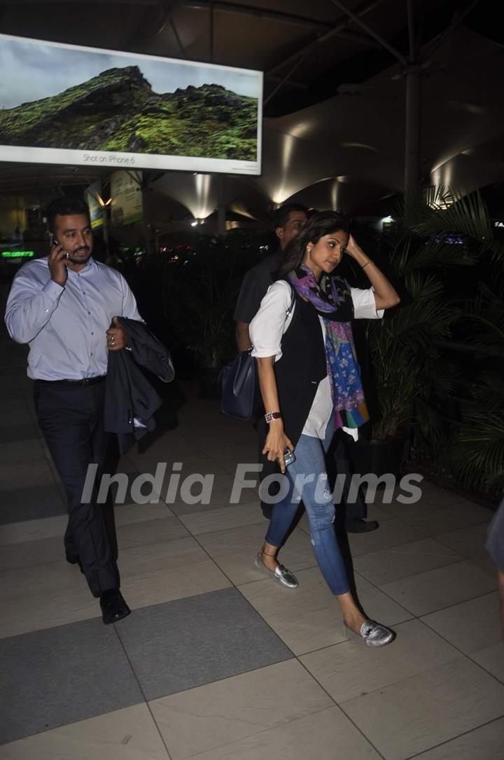 Raj Kundra and Shilpa Shetty Snapped at Airport