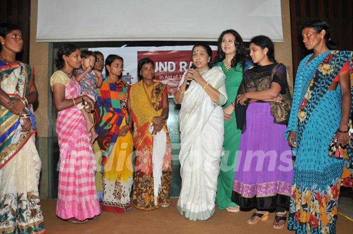 Asha BHosale at Poonam Dhillon's Charity Event for Maharashtra Farmers