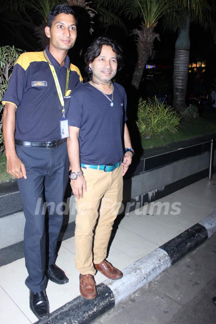 Kailash Kher Snapped at Airport