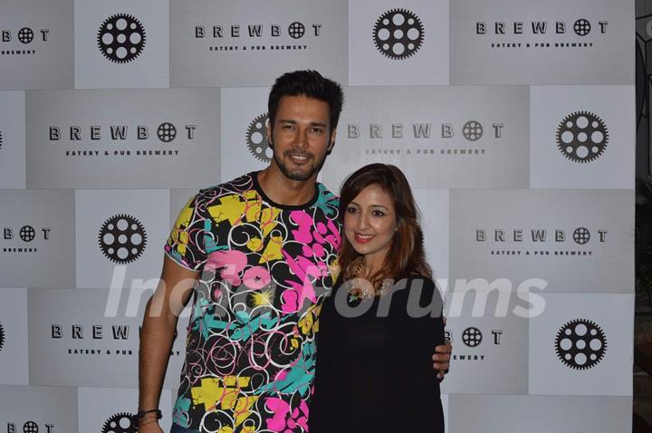 Rajneesh Duggal and Pallavi at Brew Hot Cafe