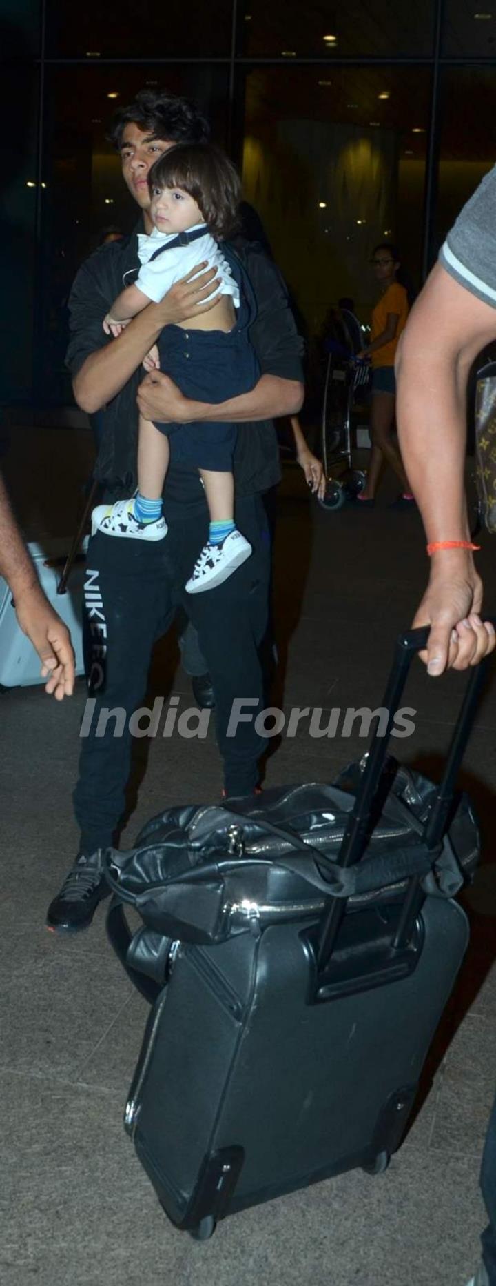 Aryan Khan with AbRam Returns from Family Vacation in London!