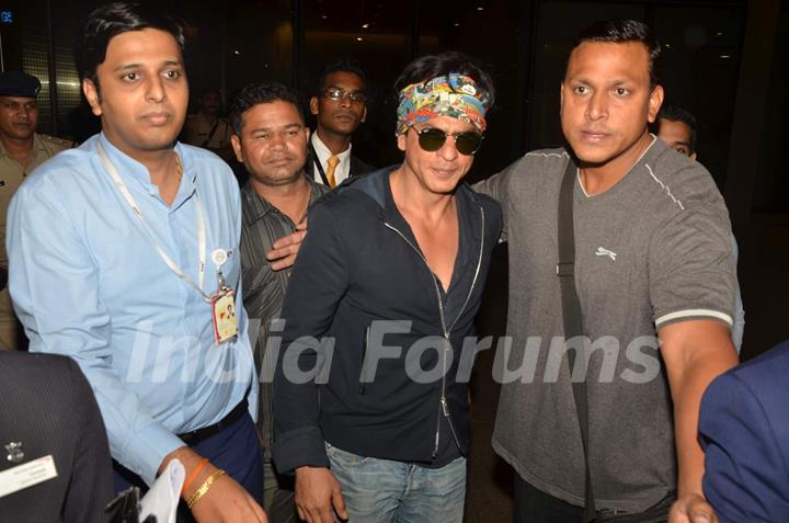 Shah Rukh Khan Returns from Family Vacation in London!