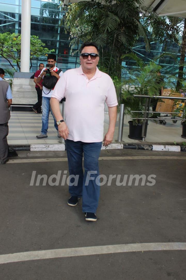 Rishi Kapoor Snapped at Airport