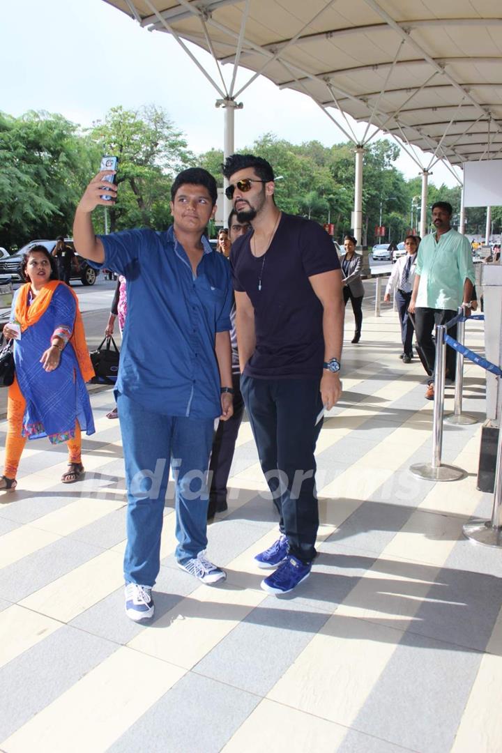 Arjun Kapoor Clicks a Selfie With a Fan at Airport