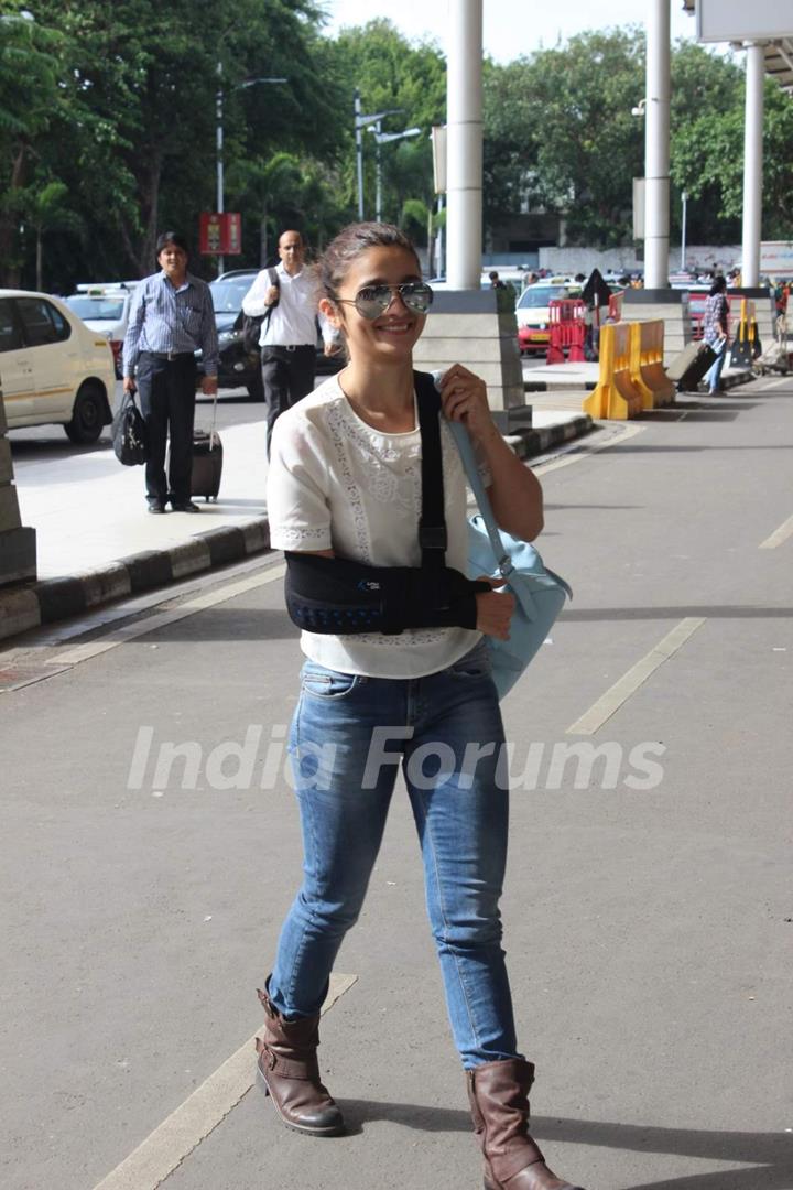 Alia Bhatt Snapped at Airport