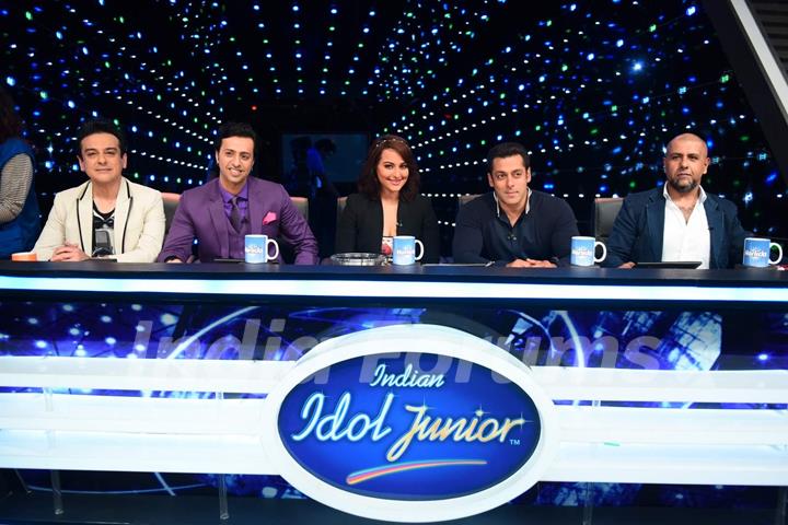 Salman Khan and Adnan Sani for Promotions of Bajrangi Bhaijaan on Indian Idol Junior