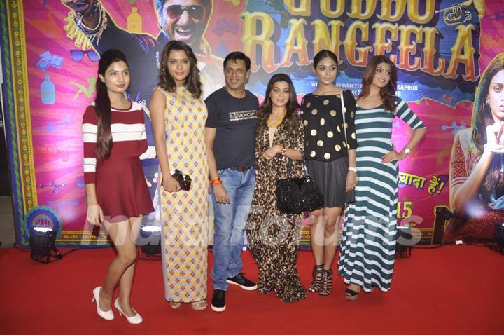 Madhur Bhandarkar and Sangita Ahir With The Calendar Girls at Premiere of Guddu Rangeela