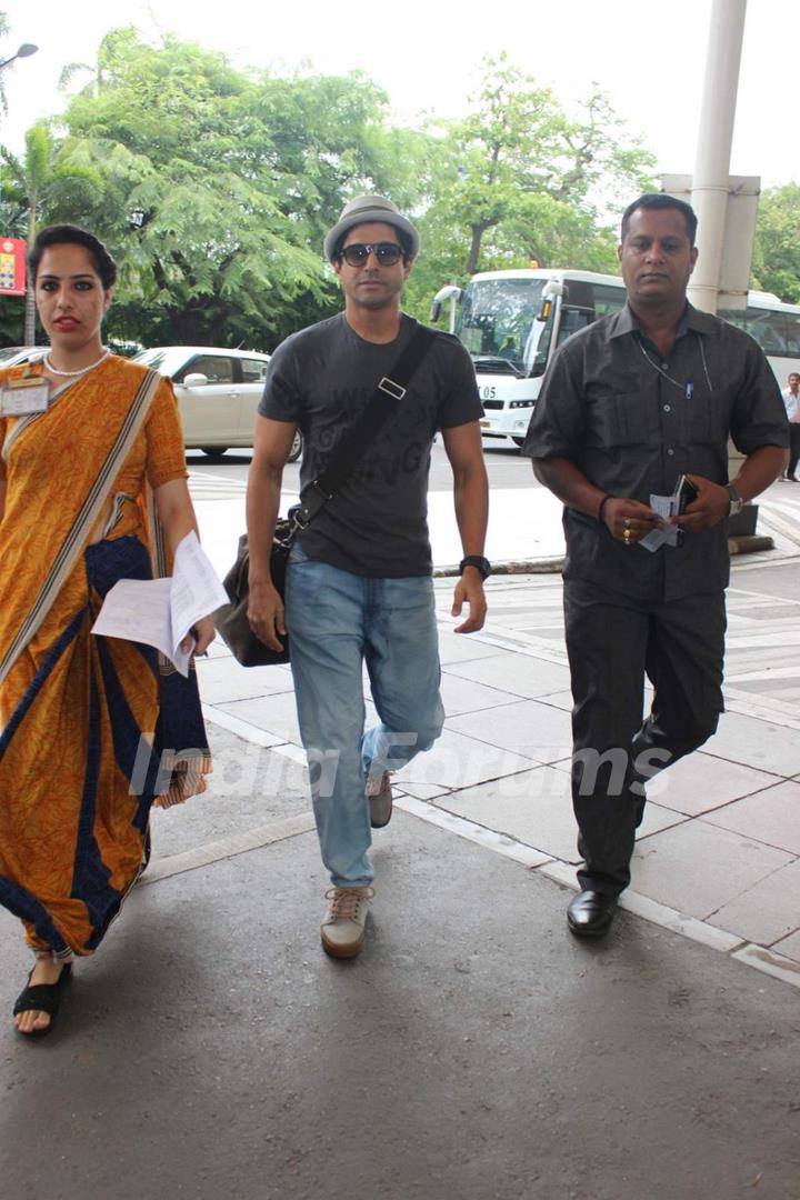 Farhan Akhtar Snapped at Airport