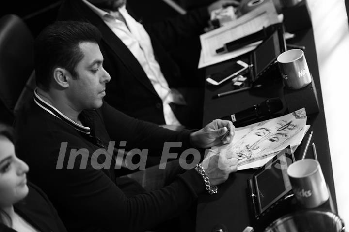 Salman Khan on the Sets of Indian Idol Junior for Promotions of Bajrangi Bhaijaan