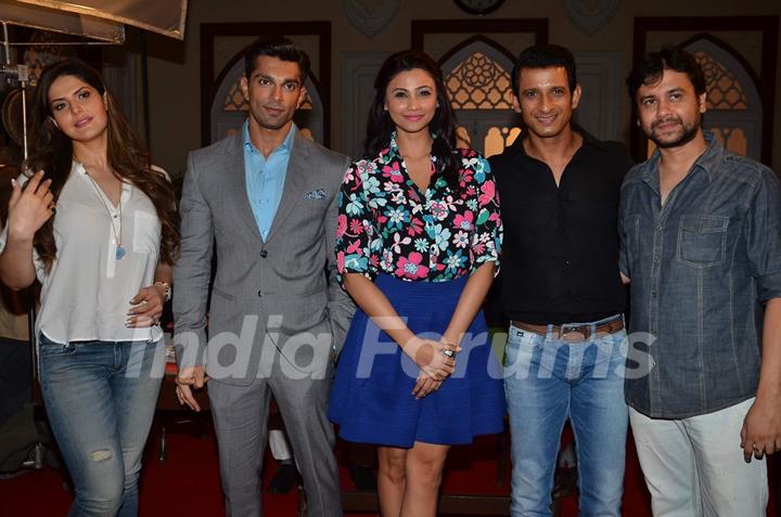 Zarine Khan, Karan Singh Grover, Sharman Joshi and Daisy Shah on the Sets of 'Hate Story 3'