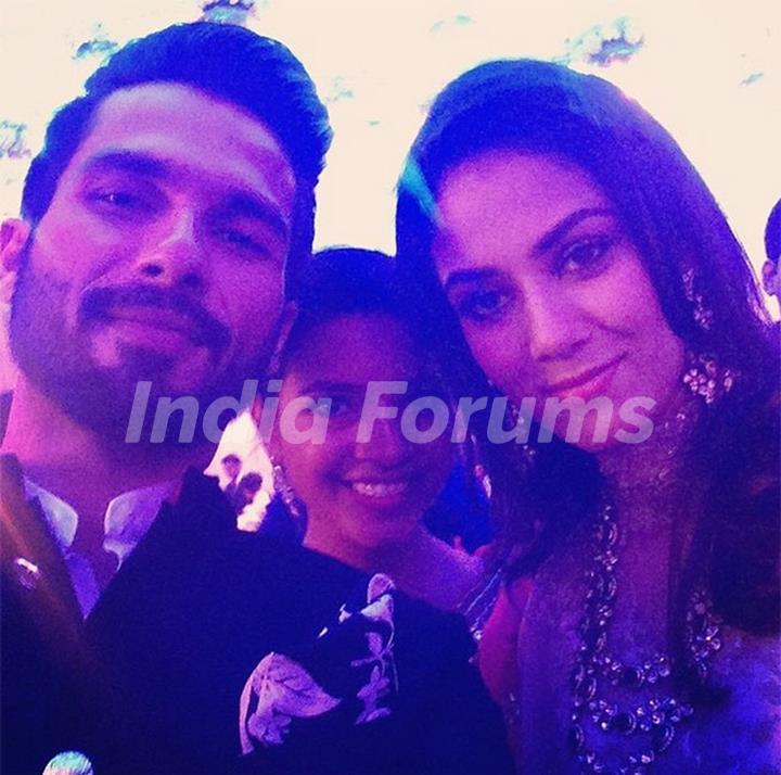 Selfie is Must! - Shahid Kapoor and Mira rajput