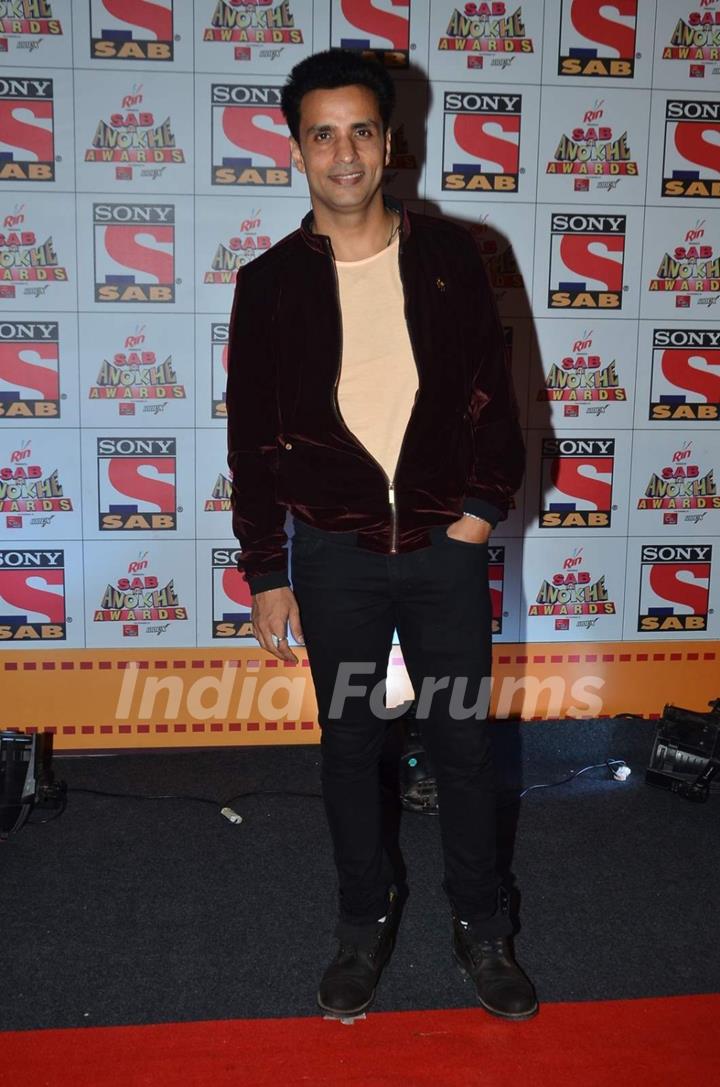 Rajiv Thakur poses for the media at SAB Ke Anokhe Awards