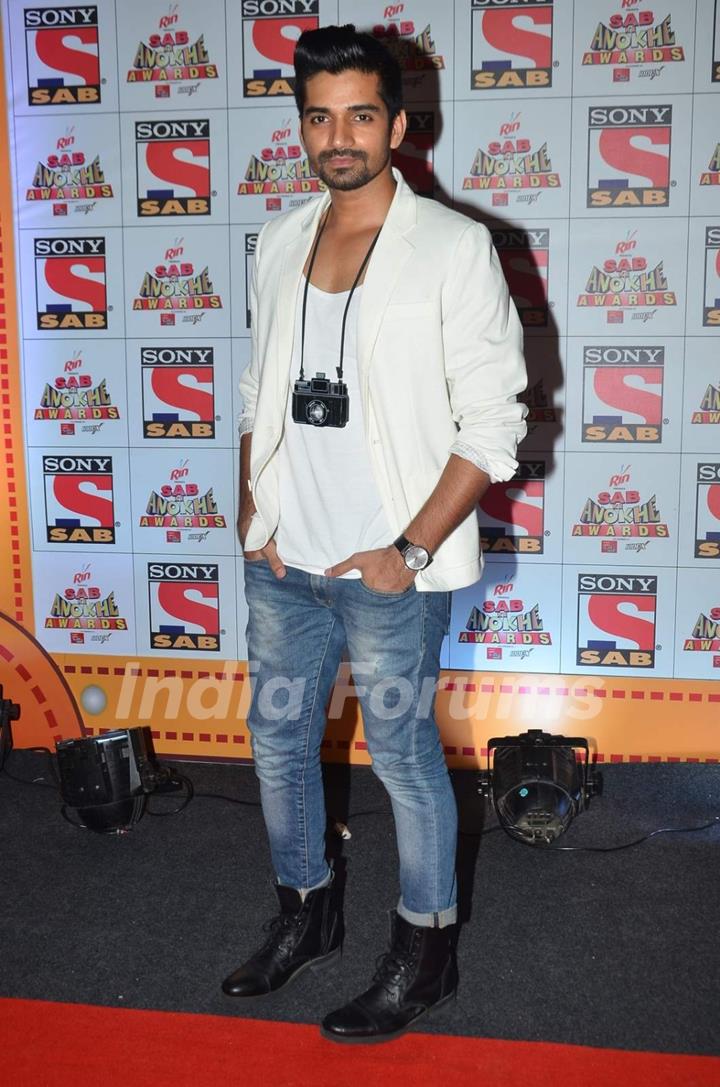 Vishal Singh poses for the media at SAB Ke Anokhe Awards