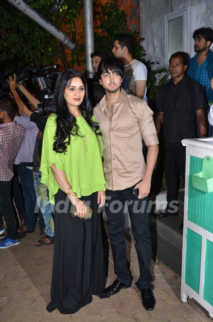 Padmini Kolhapure With Her Son at Success Bash of ABCD 2