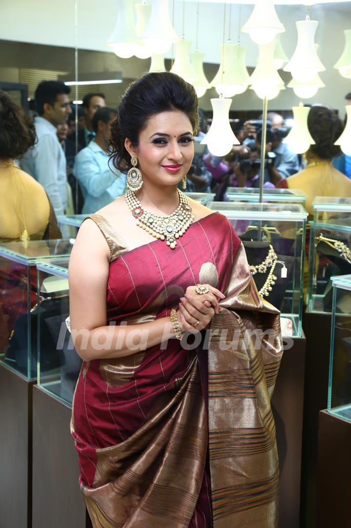 Divyanka Tripathi at Bikaneri Jewels Store Launch