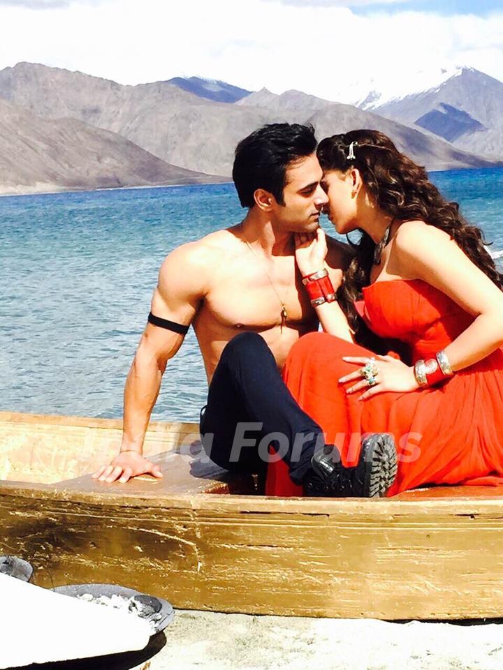 Urvashi ANd Pulkit In Leh For Sanam Re Shoot