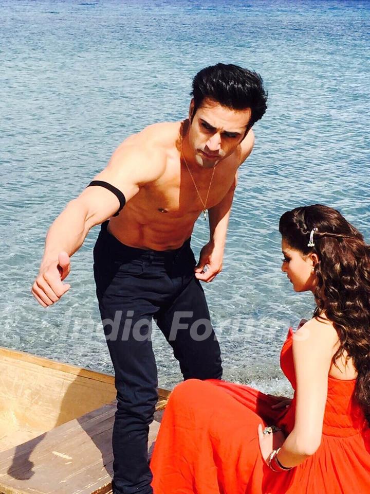 Pulkit Samrat and Urvashi Rautela Shoots Title Track of Sanam Re in Leh