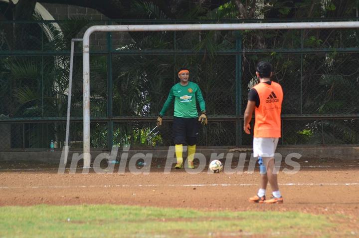 Marc Robinson Snapped Practicing Soccer!