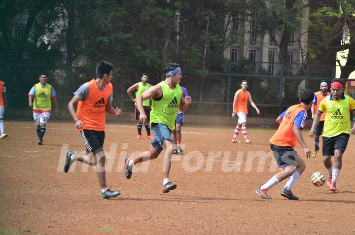 Dino Morea Snapped Practicing Soccer!