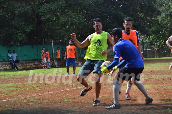 Dino Morea Snapped Practicing Soccer!