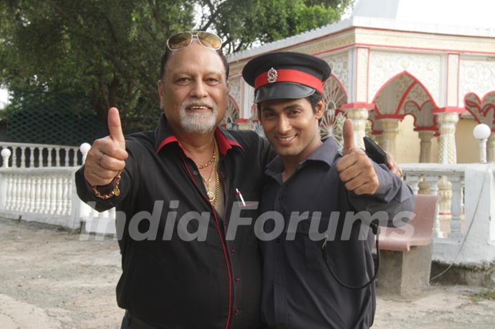 Mahesh Narula and Ruslaan Mumtaaz on the Sets of 'Khel Toh Ab Shuru Hoga'