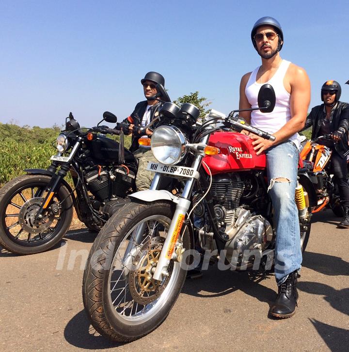 Dino Morea and MS Dhoni Bond Over Bikes!