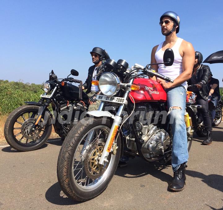 Dino Morea and MS Dhoni Bond Over Bikes!