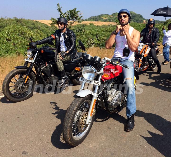 Dhoni and Dino Morea Bond Over Bikes!