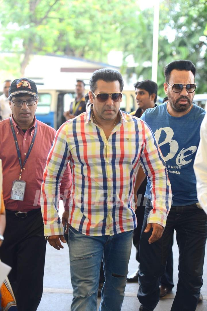 Salman Khan Leaves for Delhi