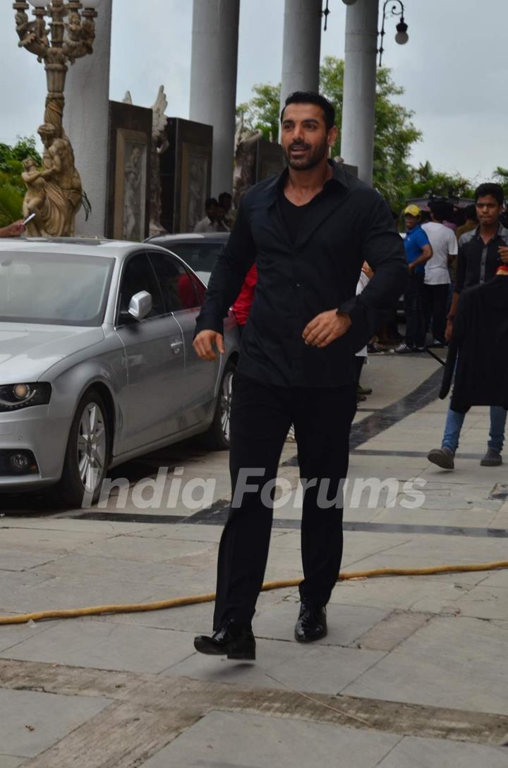 John Abraham on the Sets of Welcome Back!