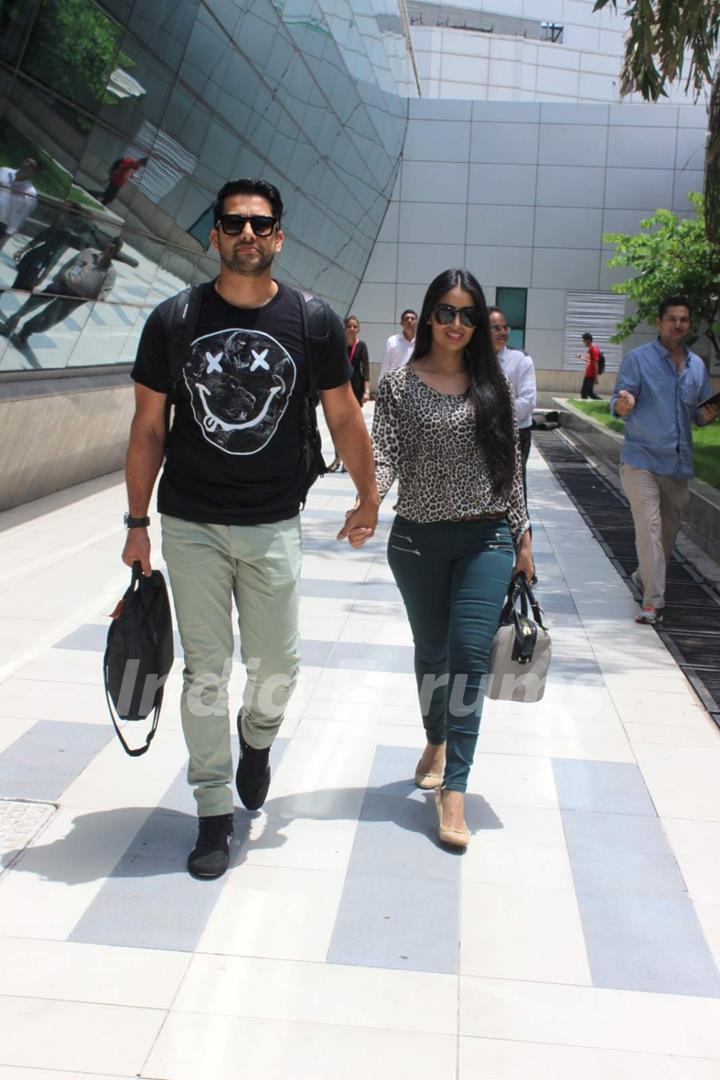 Aftab Shivdasani and Nin Dusanj Snapped at Airport