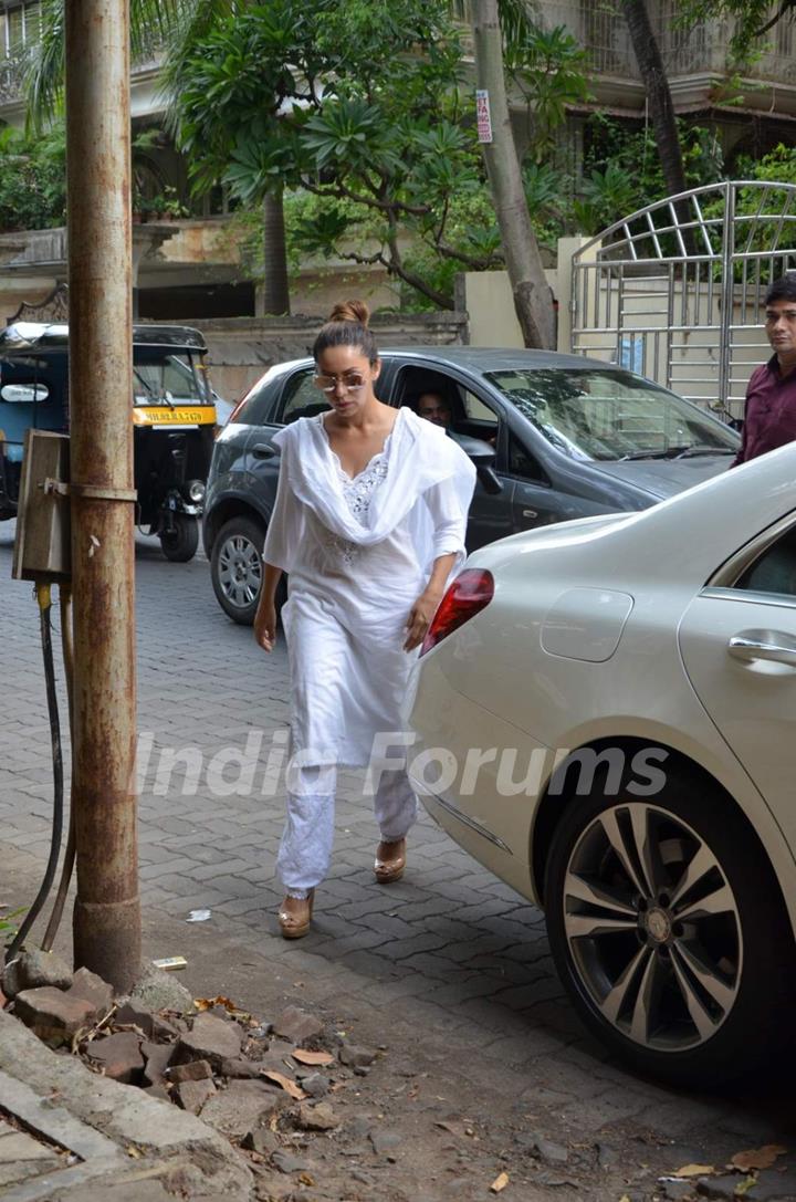 Gauri Khan Snapped at Prayer Meet of Mahesh Dada